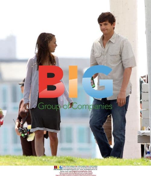 Natalie Portman and Ashton Kutcher on 'Friends with Benefits' set