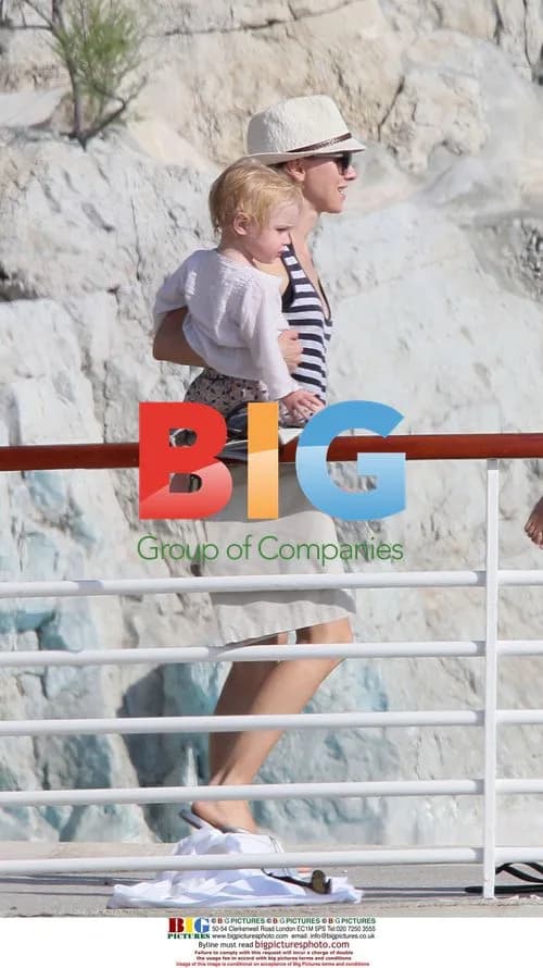 Naomi Watts with Kids at Eden Roc