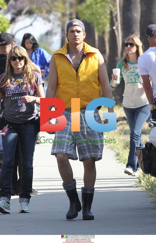 Ashton Kutcher on 'Friends with Benefits' set