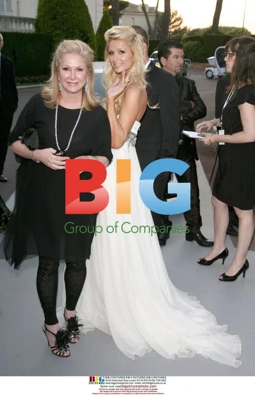 Paris Hilton and mother Cathy at AmfAR gala
