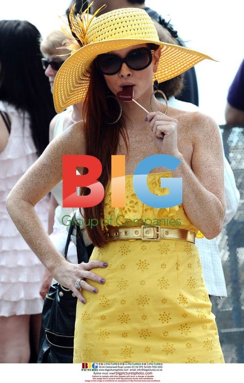 Celebs strolling in Cannes