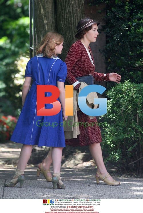 Kate Winslet on "Mildred Pierce" Set