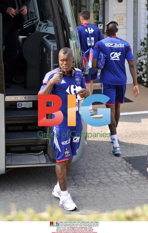 French football team departs for Tunisia