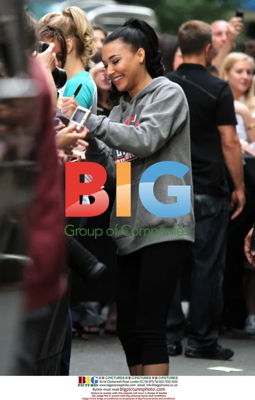 Naya Rivera Signing Autographs at Glee Concert
