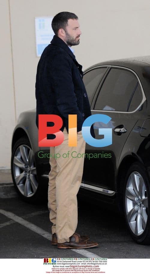 Ben Affleck takes daughter Violet to school