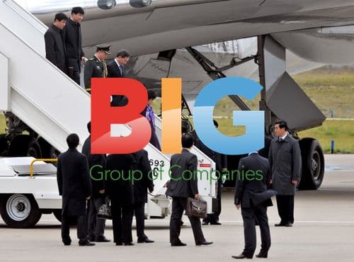 Sarkozy and Bruni greet Chinese president