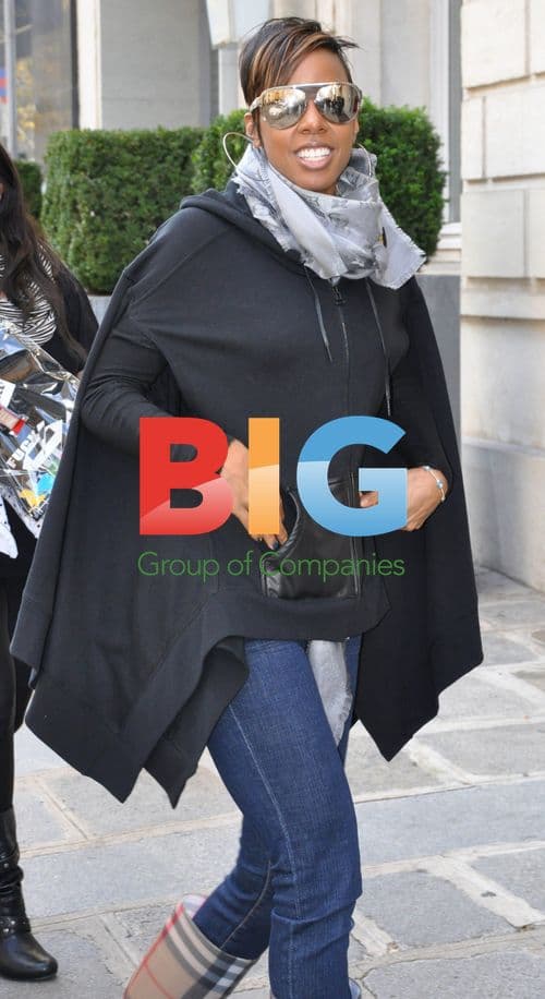 Kelly Rowland Out in Paris