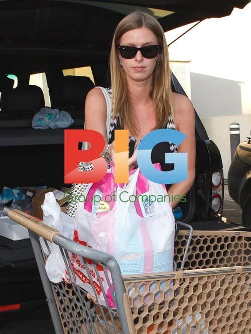 Paris and Nicky Hilton Shop at Petco