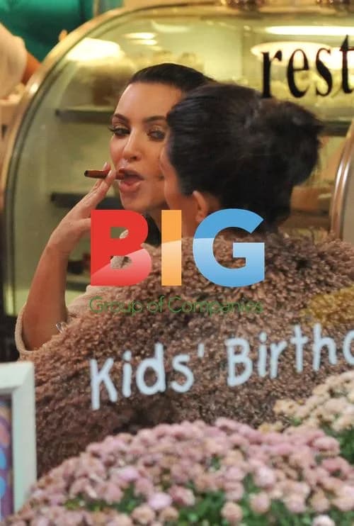Kim and Kourtney Kardashian at NYC Cafe