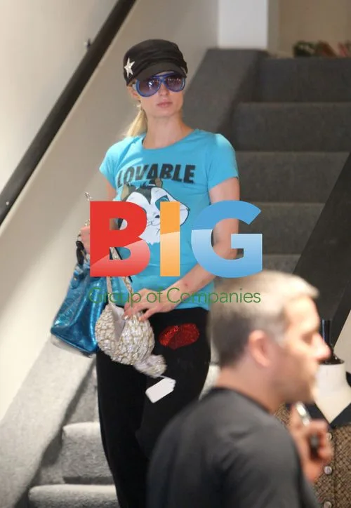 Paris Hilton Shopping in Beverly Glen