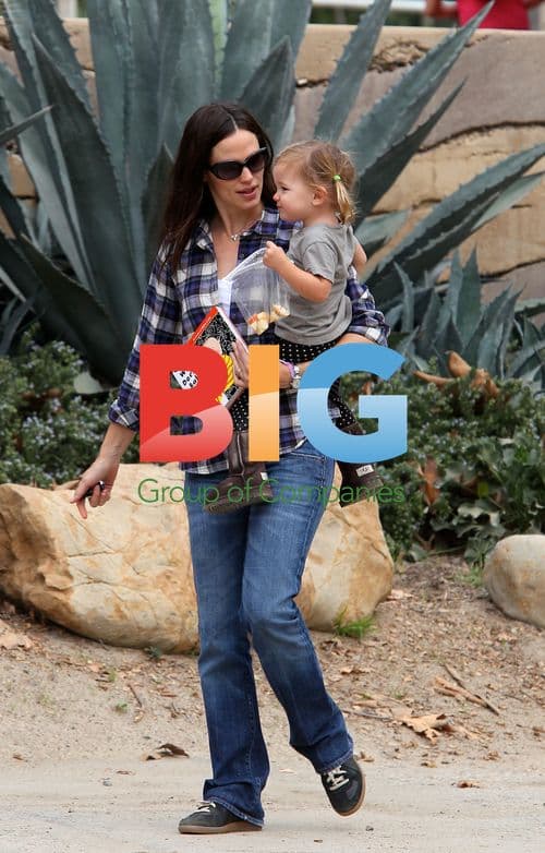 Jennifer Garner, Daughter Seraphina Shopping