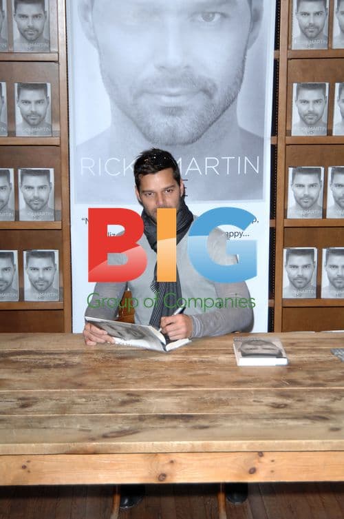 Ricky Martin signing books in Coral Gables