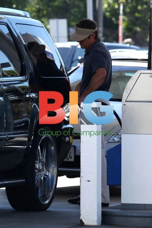 Dennis Quaid Filling SUV at Gas Station