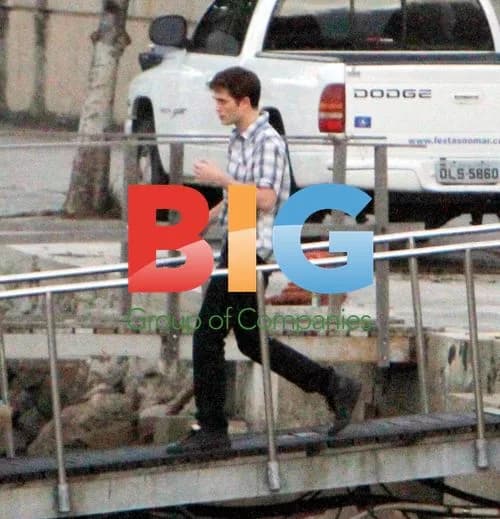 Robert Pattinson and Kristen Stewart in Rio