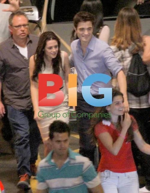 Kirsten Stewart and Robert Pattinson Filming Twilight