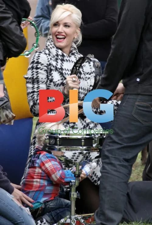Gwen Stefani Joins Drum Circle in LA