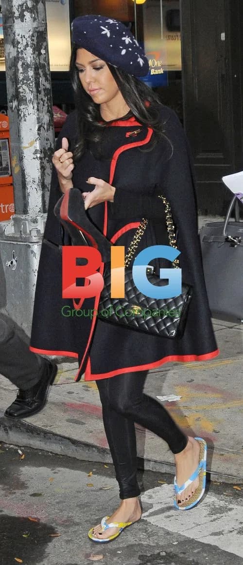 Kourtney and Kim Kardashian Leaving Nail Salon