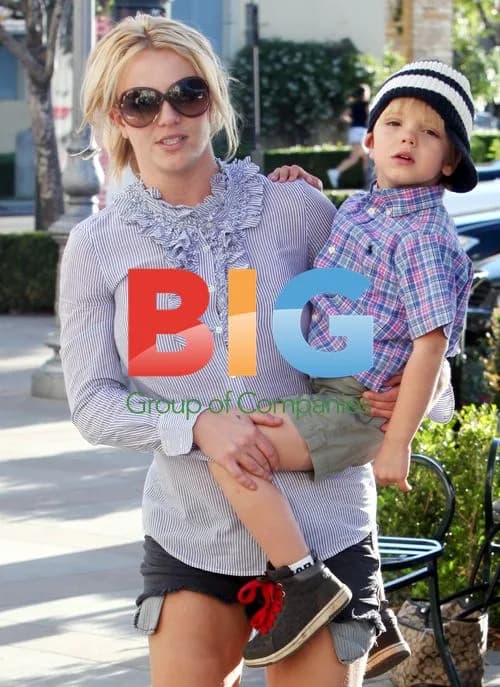 Britney Spears and son Jayden at Toys R Us