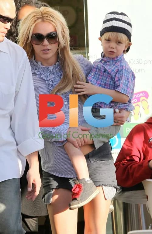 Britney Spears and son Jayden at Toys R Us
