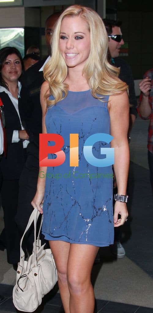 Kendra Wilkinson In-Store GNC Signing