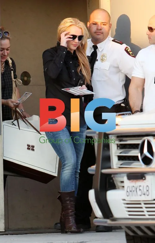 Britney Spears Shopping at Topanga Mall