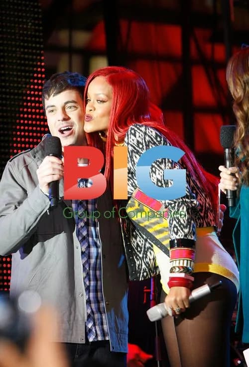 Rihanna Performing on MTV