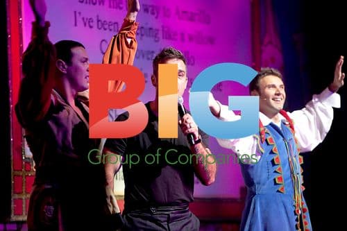 Robbie Williams Singing 'Angels' on Stage