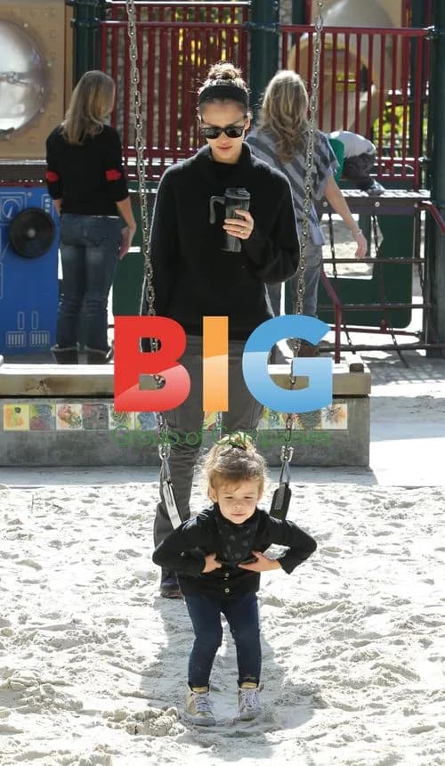 Jessica Alba and daughter Honor at park
