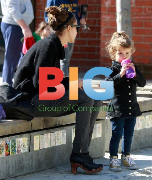 Jessica Alba and daughter Honor at park