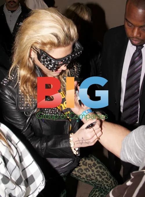 Ke$ha performs on Jimmy Kimmel