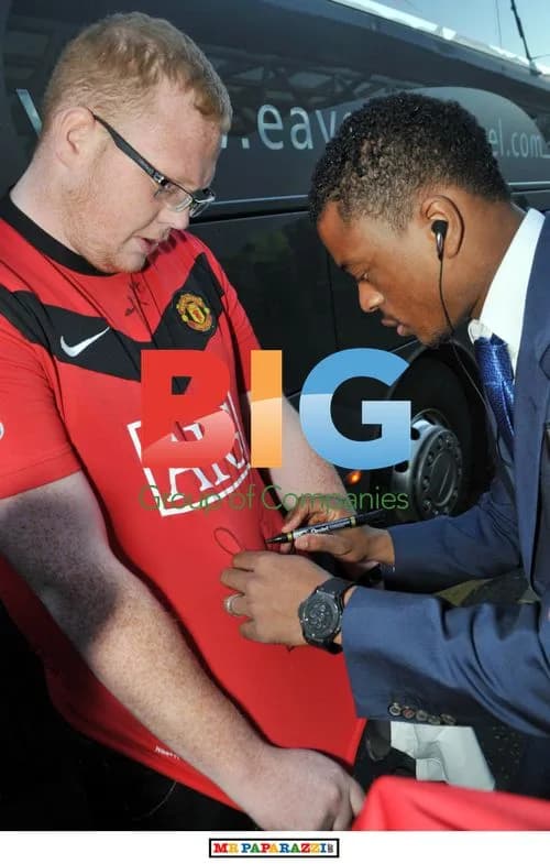Manchester United Players at Glasgow Airport