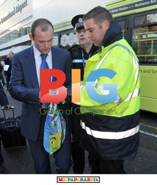 Manchester United Players Arrive in Glasgow