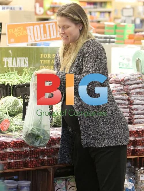 Pregnant Ali Larter at Whole Foods