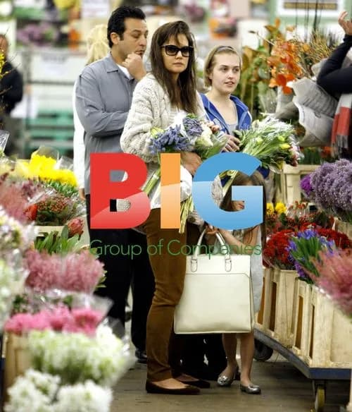 Katie Holmes and Suri Buy Flowers