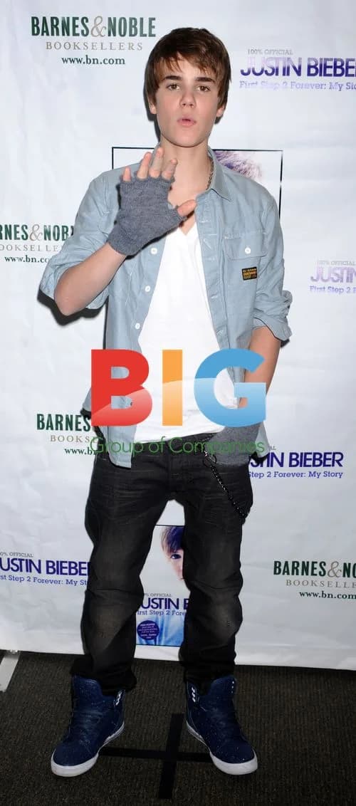 Justin Bieber signs book at NYC store
