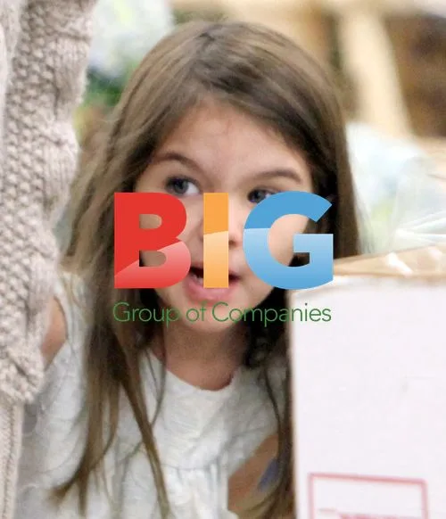 Katie Holmes and Suri Buy Flowers