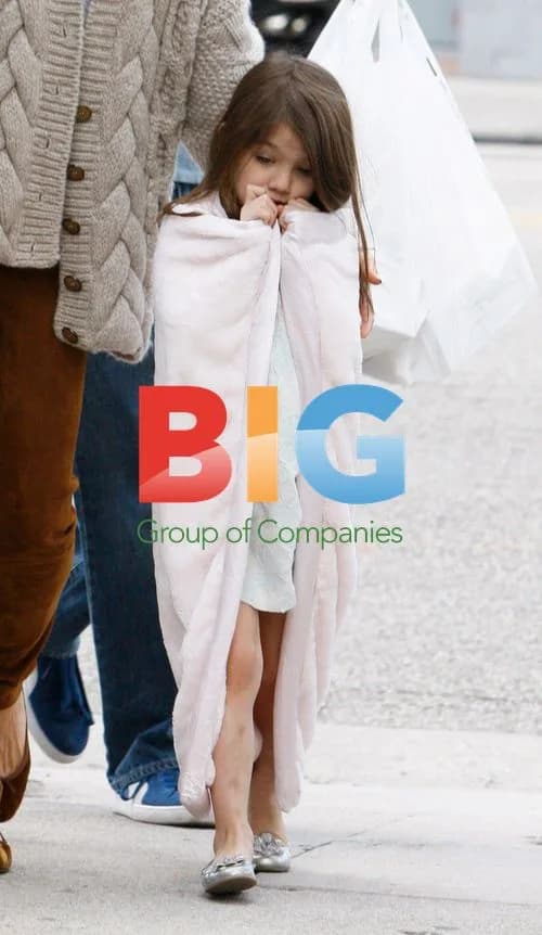 Katie Holmes and Suri shopping in Beverly Hills