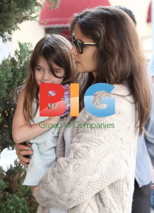 Katie Holmes and Suri Buy Chocolate