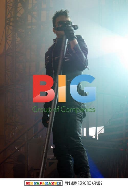 Peter Andre Performs After Hospital Visit