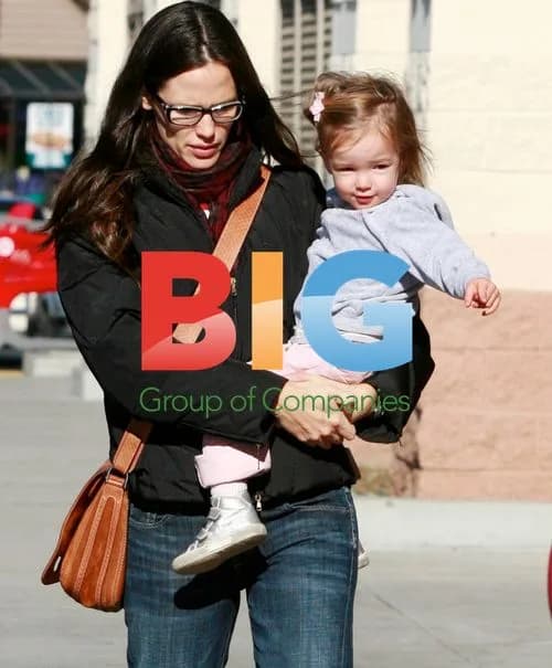 Jennifer Garner and Daughter at Target
