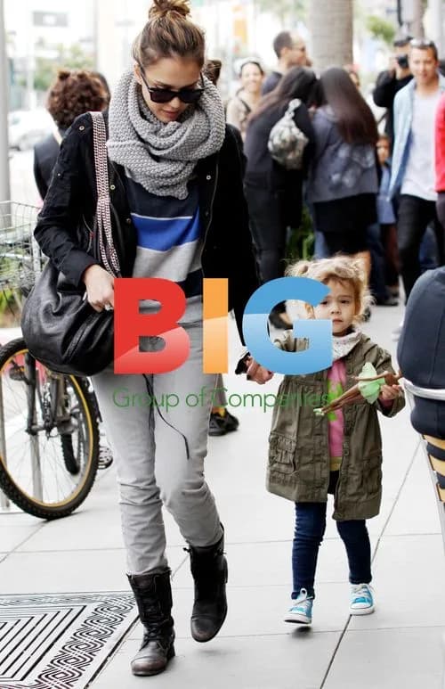 Jessica Alba running errands with family