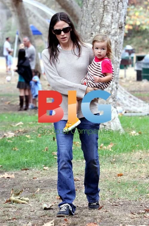 Jennifer Garner takes daughters to soccer