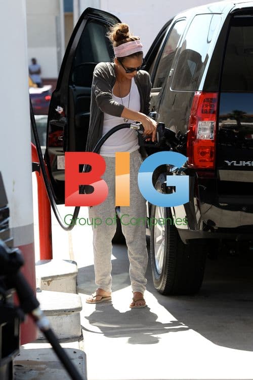 Jessica Alba Stops for Gas in LA