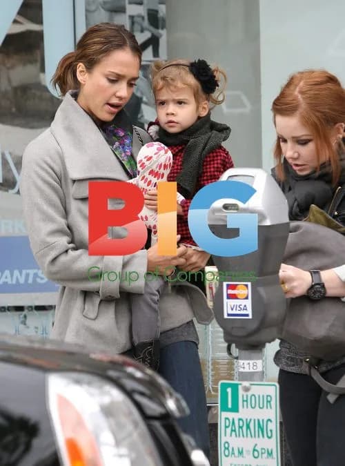 Jessica Alba out in Beverly Hills