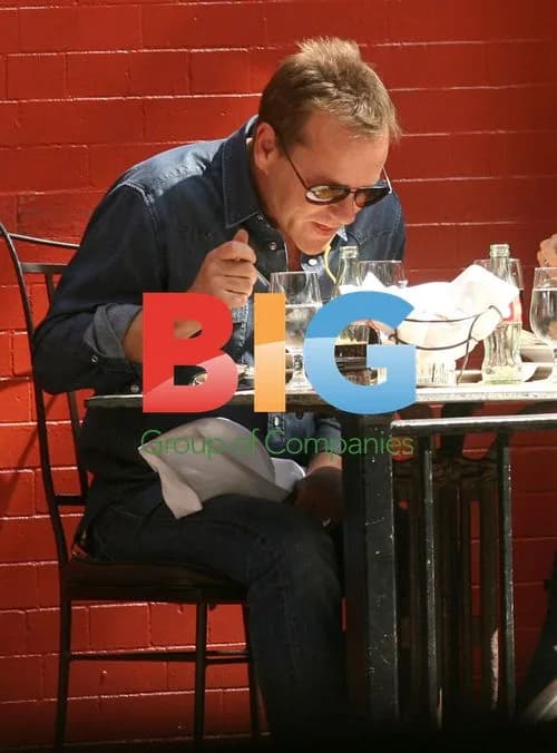 Kiefer Sutherland Has Lunch in NYC