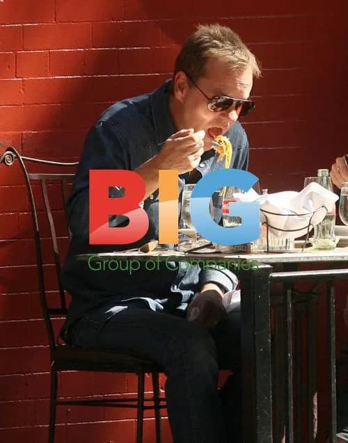 Kiefer Sutherland Lunches in NYC