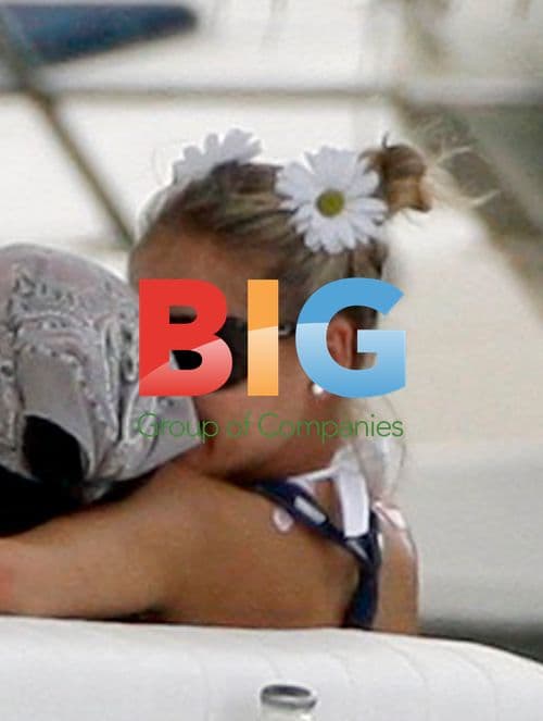 Enrique Iglesias and Anna Kournikova Relaxing in Florida