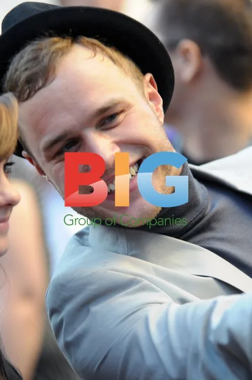 Olly Murs Busking in London