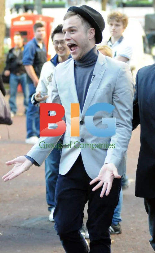 Olly Murs Busking in London