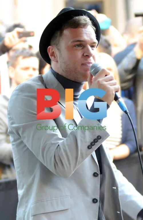 Olly Murs Busking in London